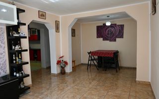 Casa de vanzare | 1.048 Mp teren | Romanesti - Poză 3