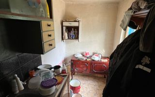 Casă de vânzare în Călanul Mic –  2 clădiri, curte, grădină, garaj - Poză 8