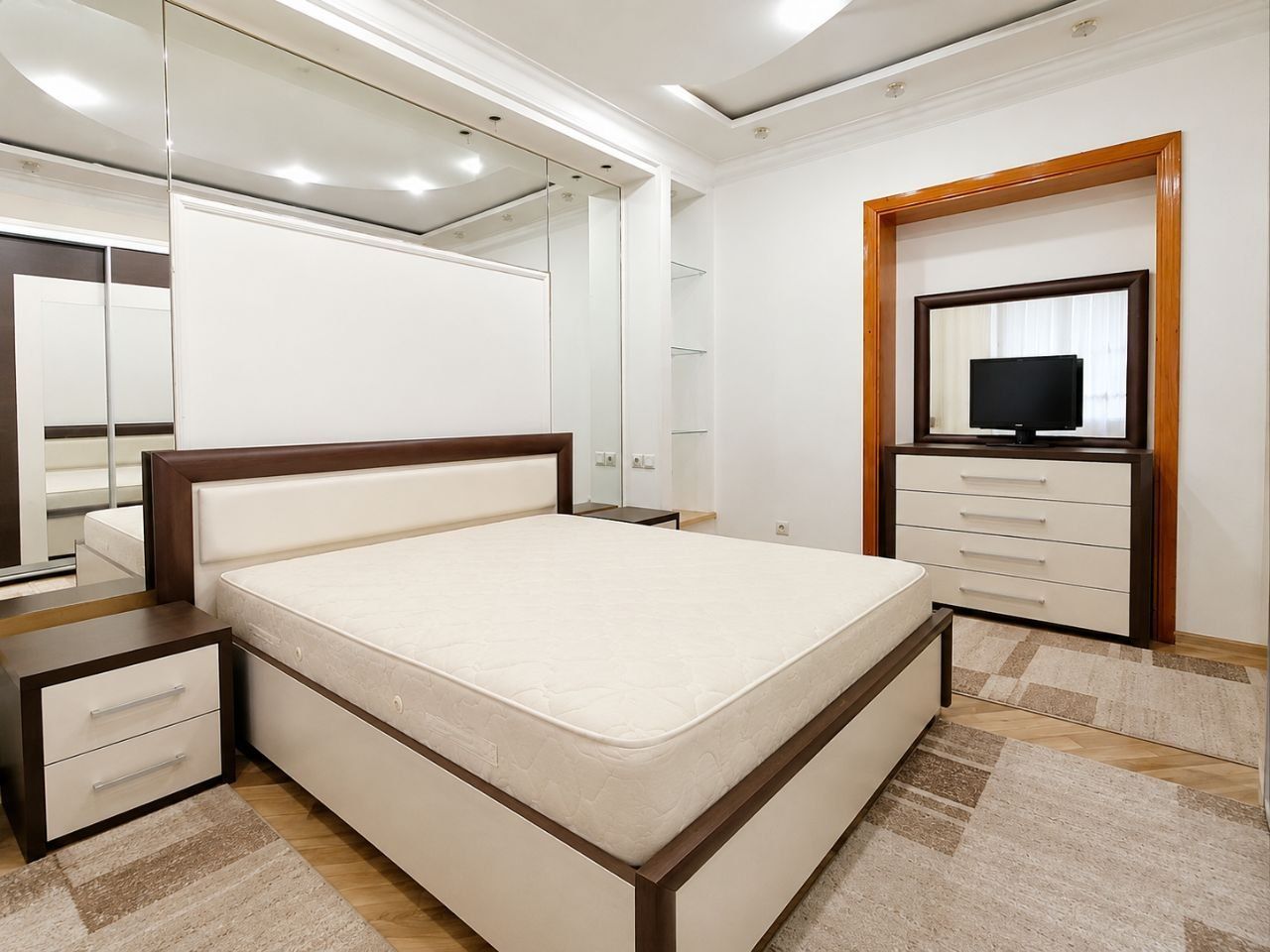 Casă 210 m² cu 5 dormitoare și teren 10 ari – Euroreparație | Drochia, str. Grigore Ureche - Poză 33