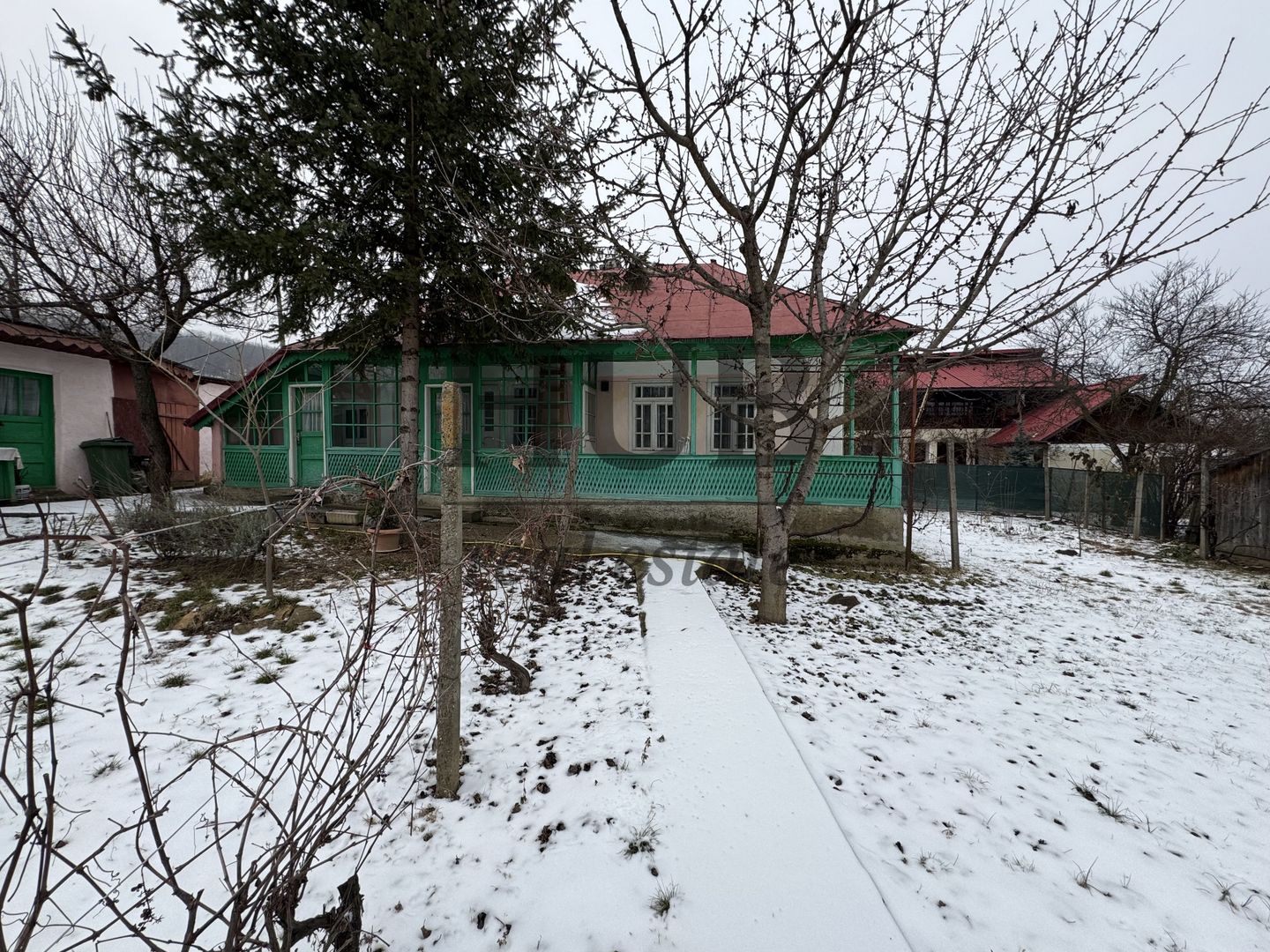 casa batraneasca situata in Hemeius - de vanzare - Poză 1