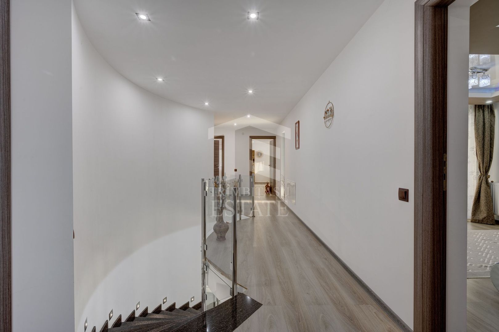 Vilă 342 mp cu piscină și 800 mp teren / 4 dormitoare / Pleașa - Poză 6
