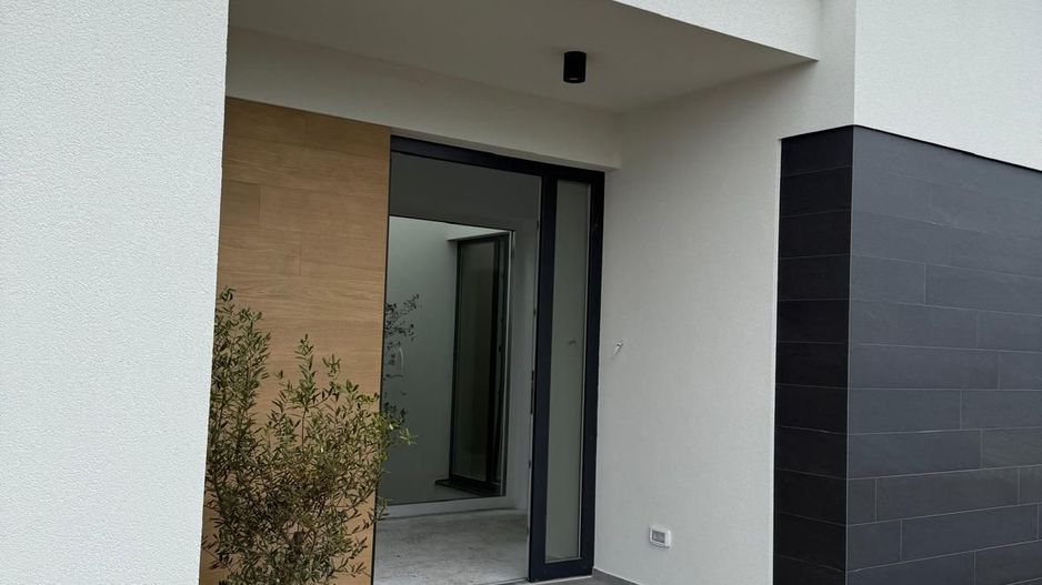 Duplex Spatios parter 4 camere - zona Ion Creanga- Dumbravita - Poză 1