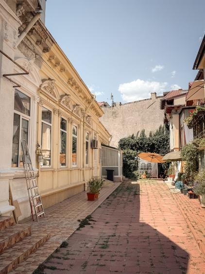 Rare Find | Apartament de Design în casă - Poză 13