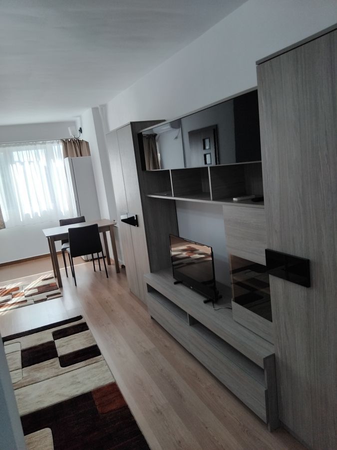 De închiriat garsonieră spațioasă,mobilată modern, lângă metrou Ștefan cel Mare - Poză 1