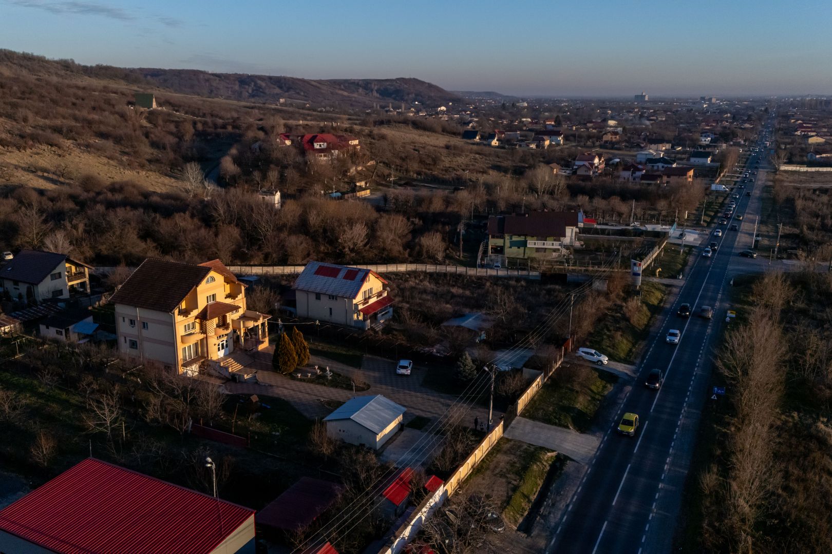 Vila superba | Teren 2300mp | Dealul cu tei | Aninoasa | Doicesti - Poză 2