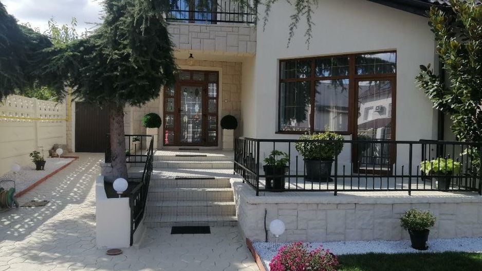 Vila unicat aproape de lac - Poză 1