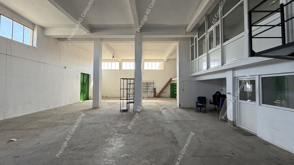 Hala 300 mp | Birouri + Vestiar | Acces auto | 3 intrari | Zona Lipovei - Poză 2