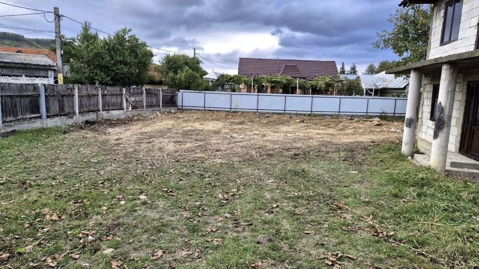 Casa de vanzare la 7 km de Onești - Casin - Poză 2