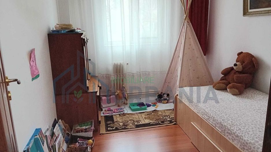 De vanzare apartament cu 3 camere la et 2 din 4, in Mircea cel batran, Iasi. - Poză 1