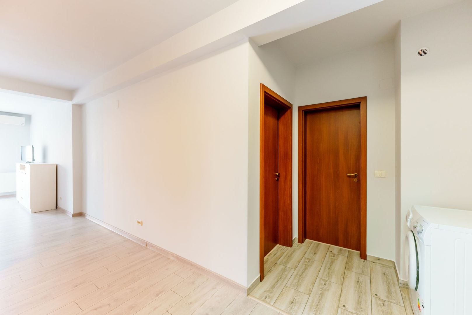 De închiriat apartament 2 cam deluxe în Subcetate - Poză 16