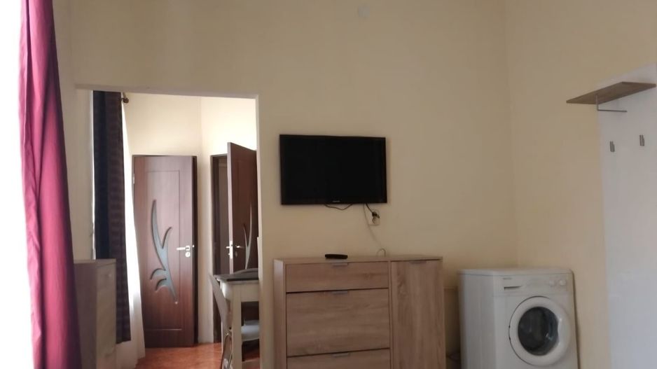 BRASADAS vinde garsoniera la etajul 1 in zona CENTRALA. - Poză 6