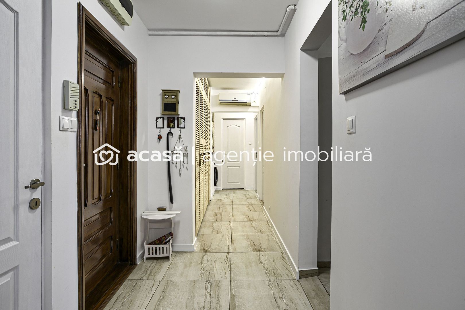 PROPRIETATE VÂNDUTĂ Apartament spatios cu 4 camere langa teatru - Poză 7