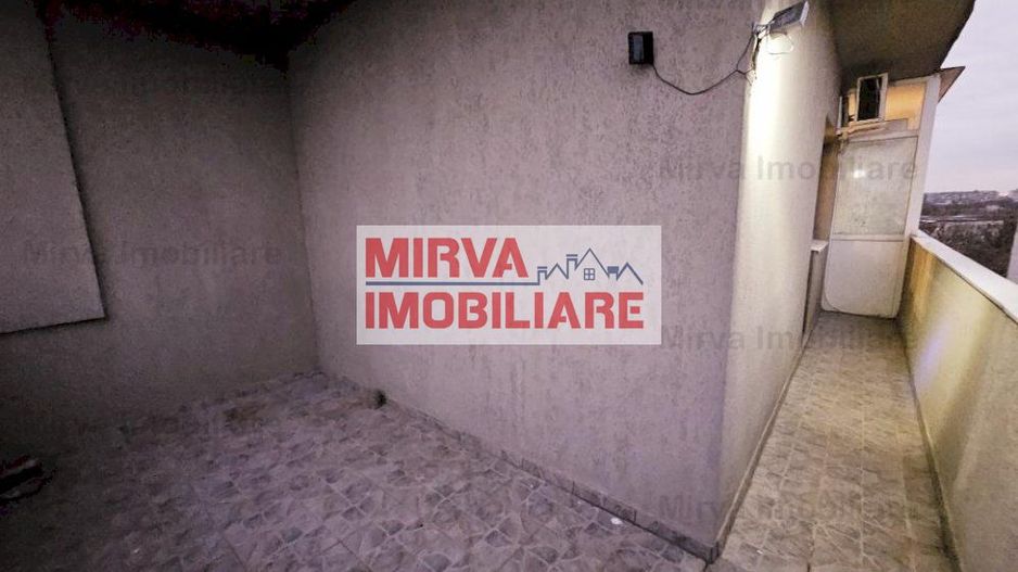 Vanzare garsoniera cu terasa, mobilata si utilata, zona Cina - Poză 3