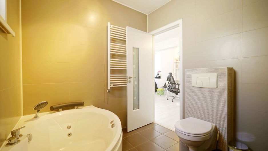 Ideal gradinita P+2, 8 cam, 6 dormt 6 bai, 3 garaje teren 650 mp, - Poză 48