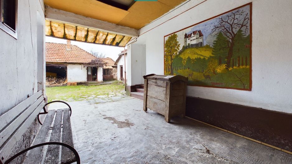 Casă impresionantă, cu anexe în Dezna-Moneasa! - Poză 2