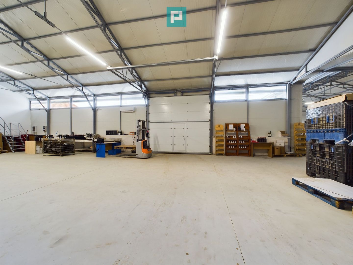 Hală de producție cu spații de birouri - Poză 2