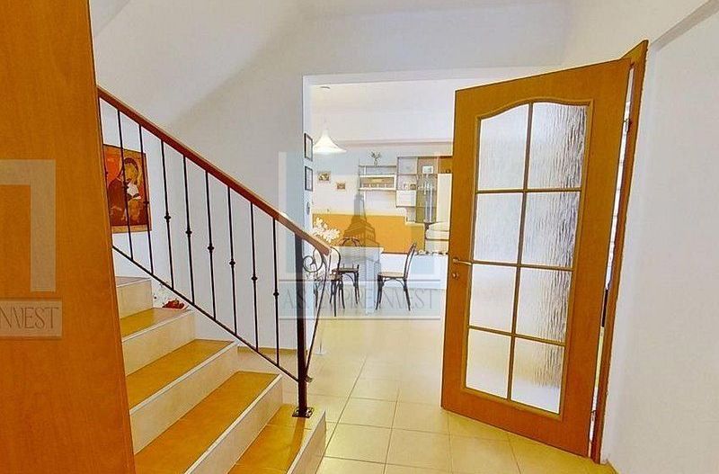 Vilă deosebită cu 6 camere în zona Şchei, Braşov - Poză 10