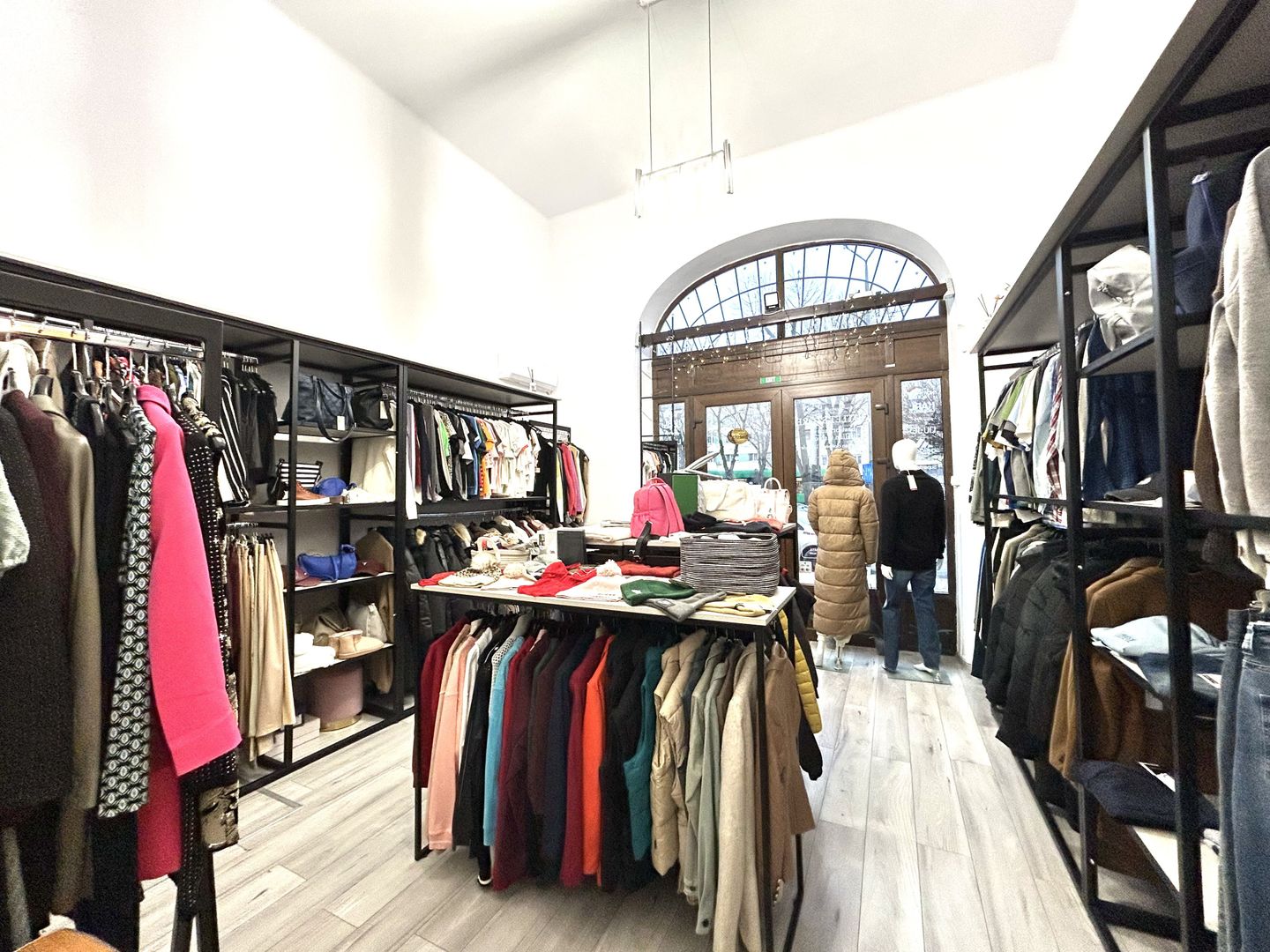 Afacere la Cheie, articole originale,  intrare stradală, zona Centrala - Poză 4