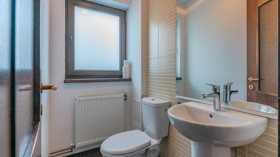 Casă modernă cu garaj și 4 dormitoare, aproape de Piața Sfatului - Poză 13