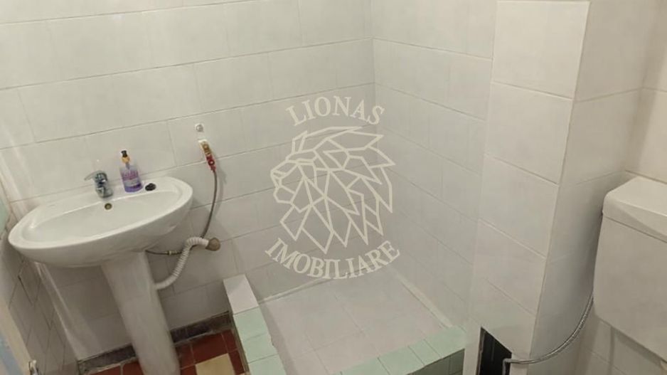 Apartament decomandat 4 camere 90 mp-balcon-Zona Centrala - Poză 9