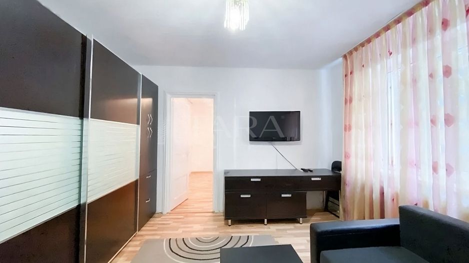 Apartament 2 camere, zona Ultracentrala. - Poză 1