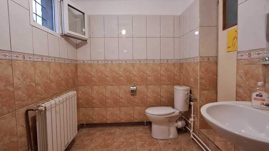 Tineretului, 350 metri metrou, casa 2 camere + curte, mutare imediat - Poză 9