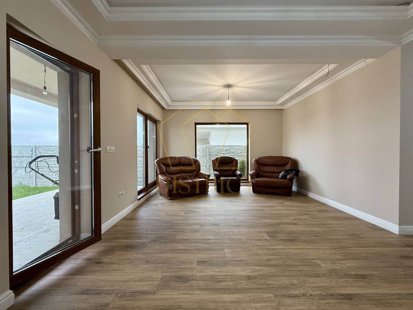 Duplex despartit prin perete dublu 127 mp utili | Sacalaz - Poză 1