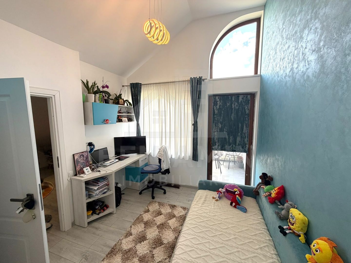 Apartament cu 3 camere si 3 bai in Craiovita Noua - Promenada Mall - - Poză 7