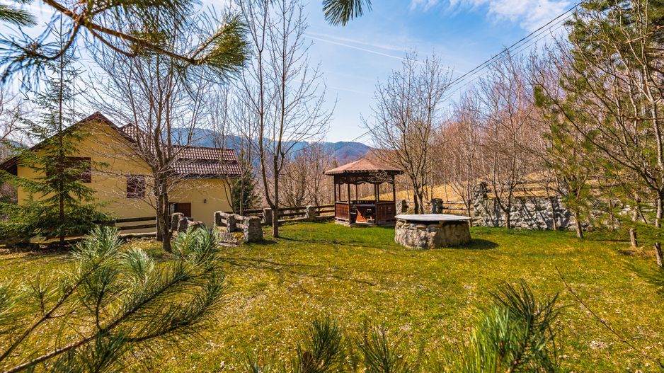 Casă de vacanță în Poiana Mărului. - Poză 21