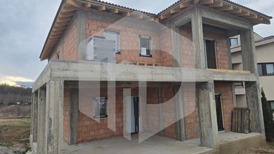 Casa singur in curte 160mpu 500 teren Selimbar - Poză 1