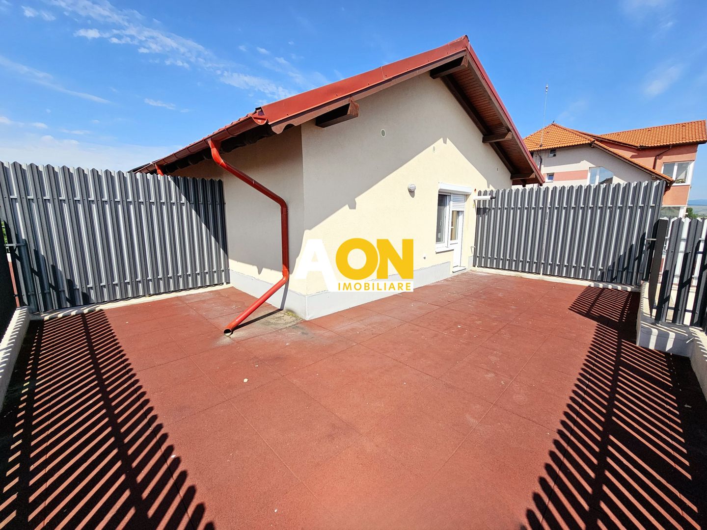 Apartament tip Penthouse, 1 camera + birou + terasa de 50 mp - Poză 7