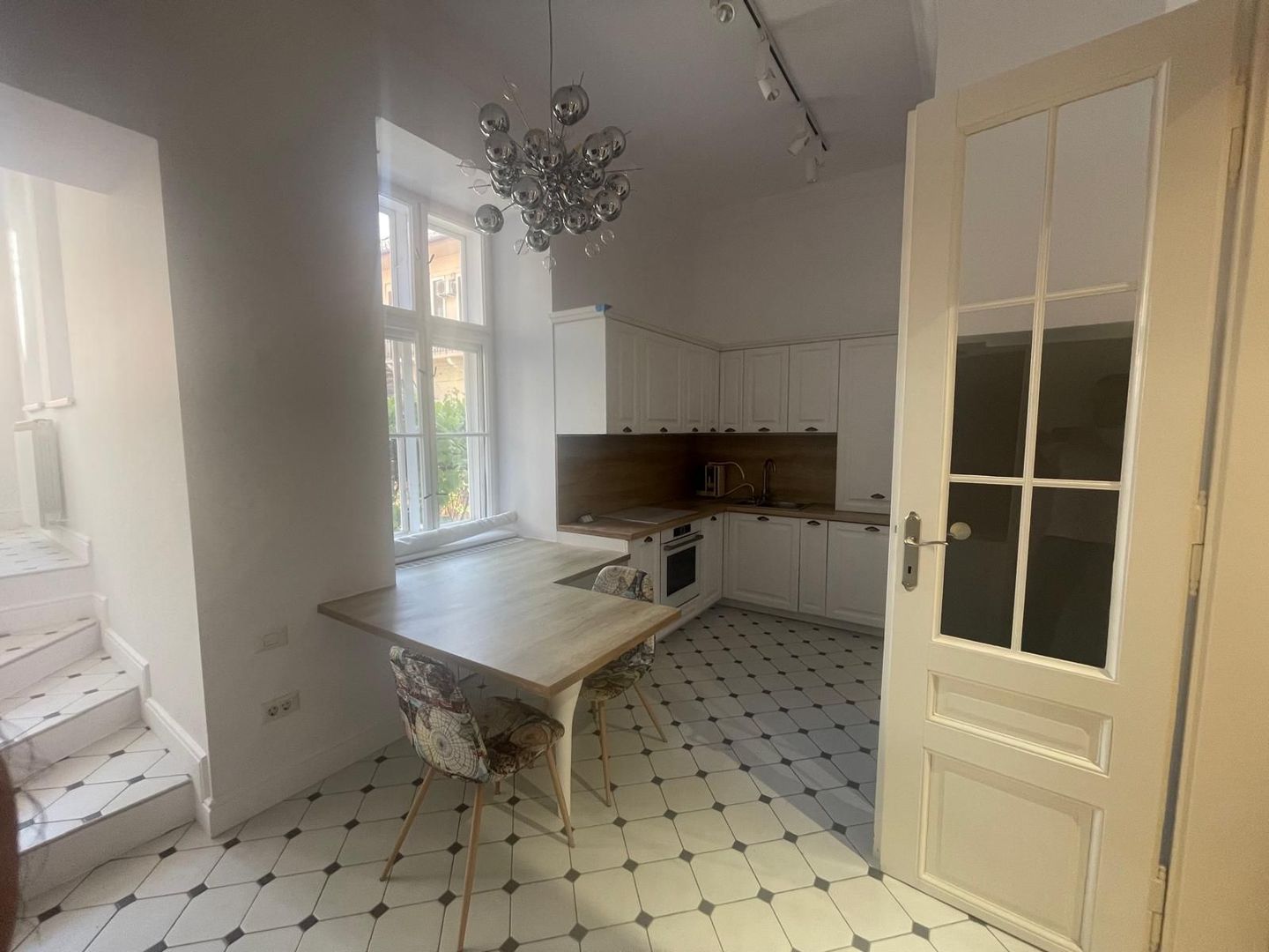 Apartament de lux în inima Oradiei – locație premium lângă Gojdu - Poză 7