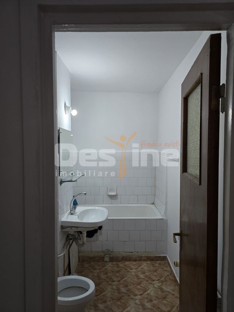 APARTAMENT 3 CAMERE SEMIDECOMANDAT - Poză 4