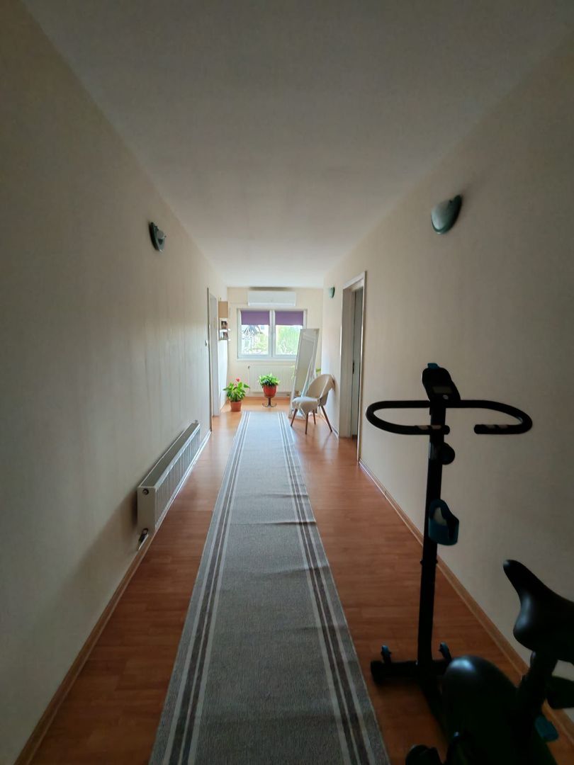 apartament la casa - zona Unirea - 3 camere - bucatarie - baie - teren generos - Poză 4