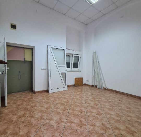 Spațiu de ÎNCHIRIAT CENTRAL - Poză 5
