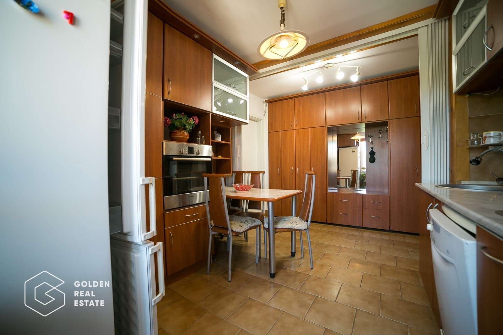 Apartament superb, ultracentral, 3 camere, centrala proprie si 2 locuri parcare - Poză 6