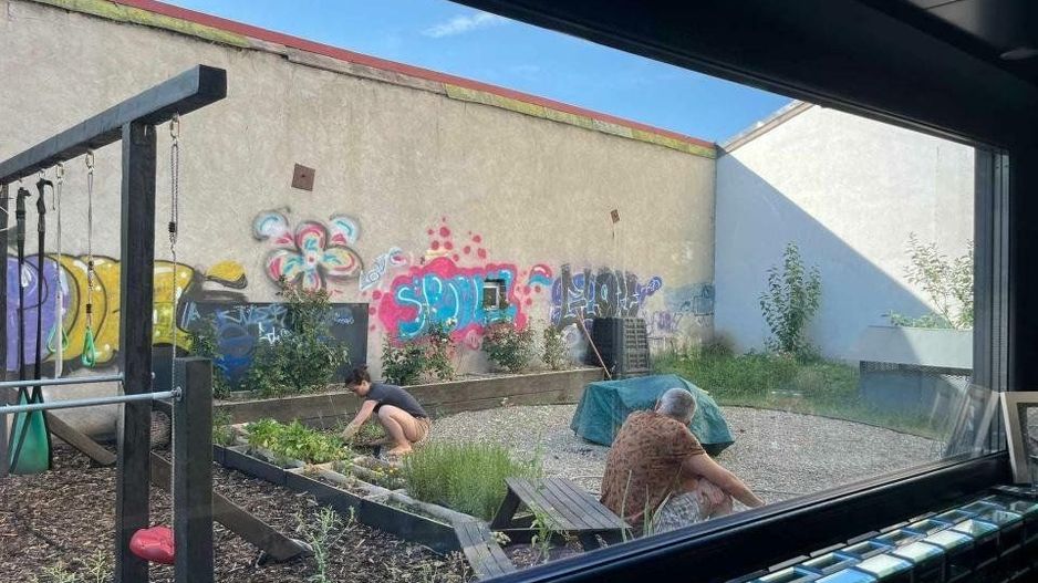 Unic! Apartament 5 camera si curte de 210 mp, central - Poză 11