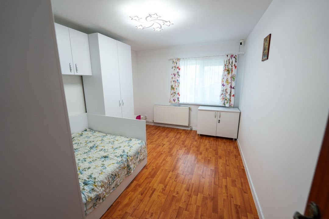 Oaza de liniste in Bariera Valcii – casa P+1 cu terasa, curte si acces securizat - Poză 29