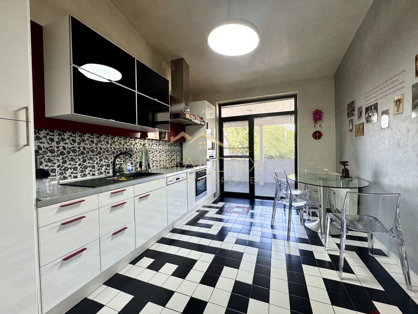 Vila cu 5 camere *344mp* + 400mp Teren // Zona Bucurestii Noi - Poză 16