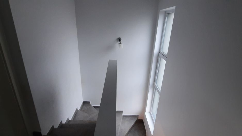 Locuinta cu 3 camere, curte si 2 locuri de parcare - Poză 26