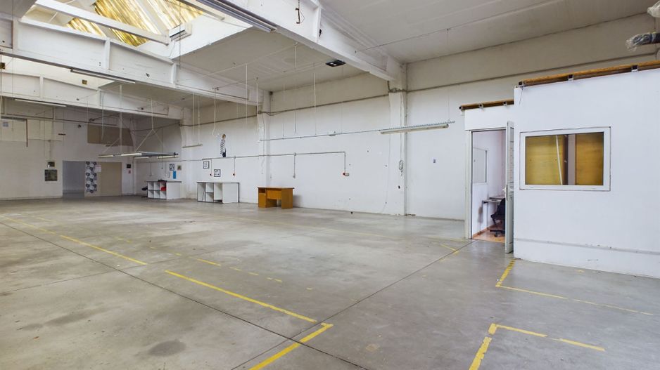 Hală suprafața de 424mp în Arad - Poză 4