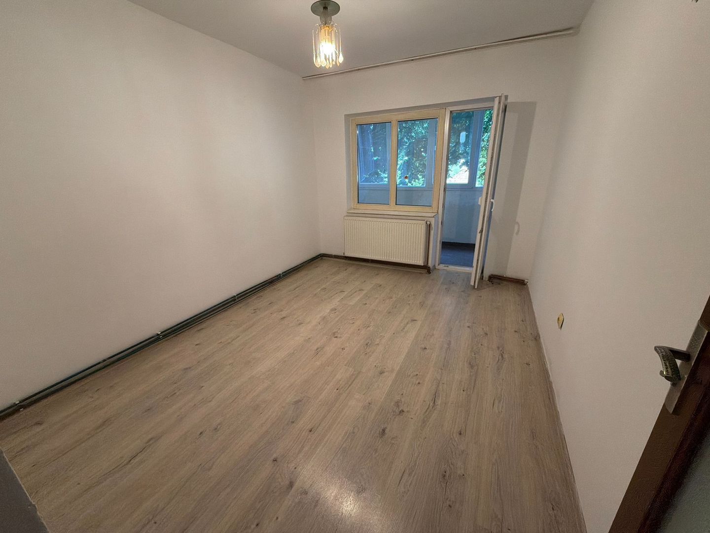 Apartament cu 3 camere decomandat 72 M² cu balcon și pivniță - Poză 11