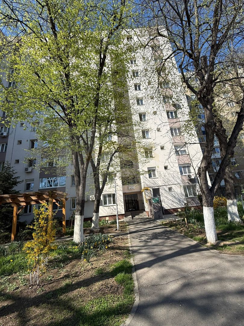 Apartament 2 camere de vânzare, Râul Doamnei, renovat complet, partial utilat - Poză 1