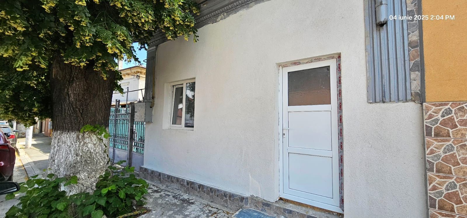 Vând apartament cu o camera, la  casa + baie proprie - zona centrala - Poză 1