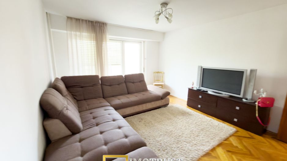 Apartament tip Samanta cu garaj de vânzare în zona Polivalentă - Poză 1