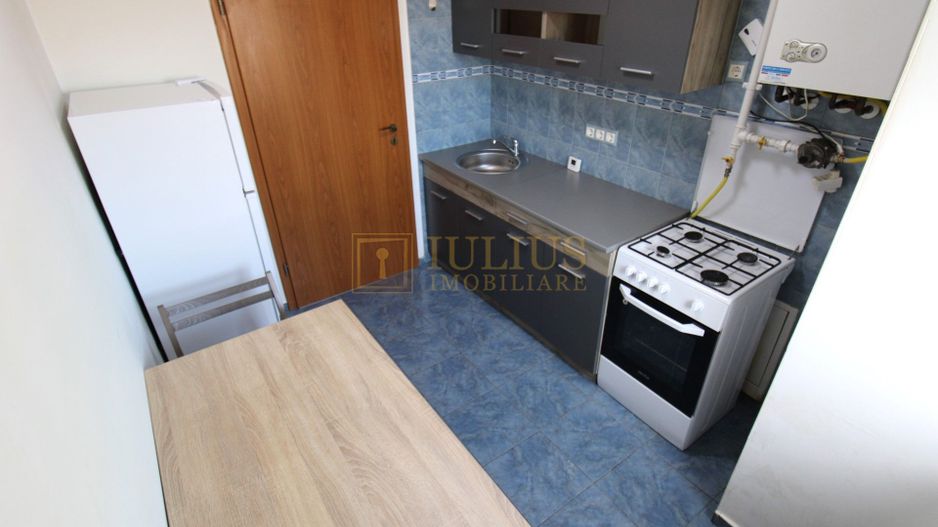 Aradului; decomandat, bucatarie inchisa. Parcare privata inclusa. - Poză 15