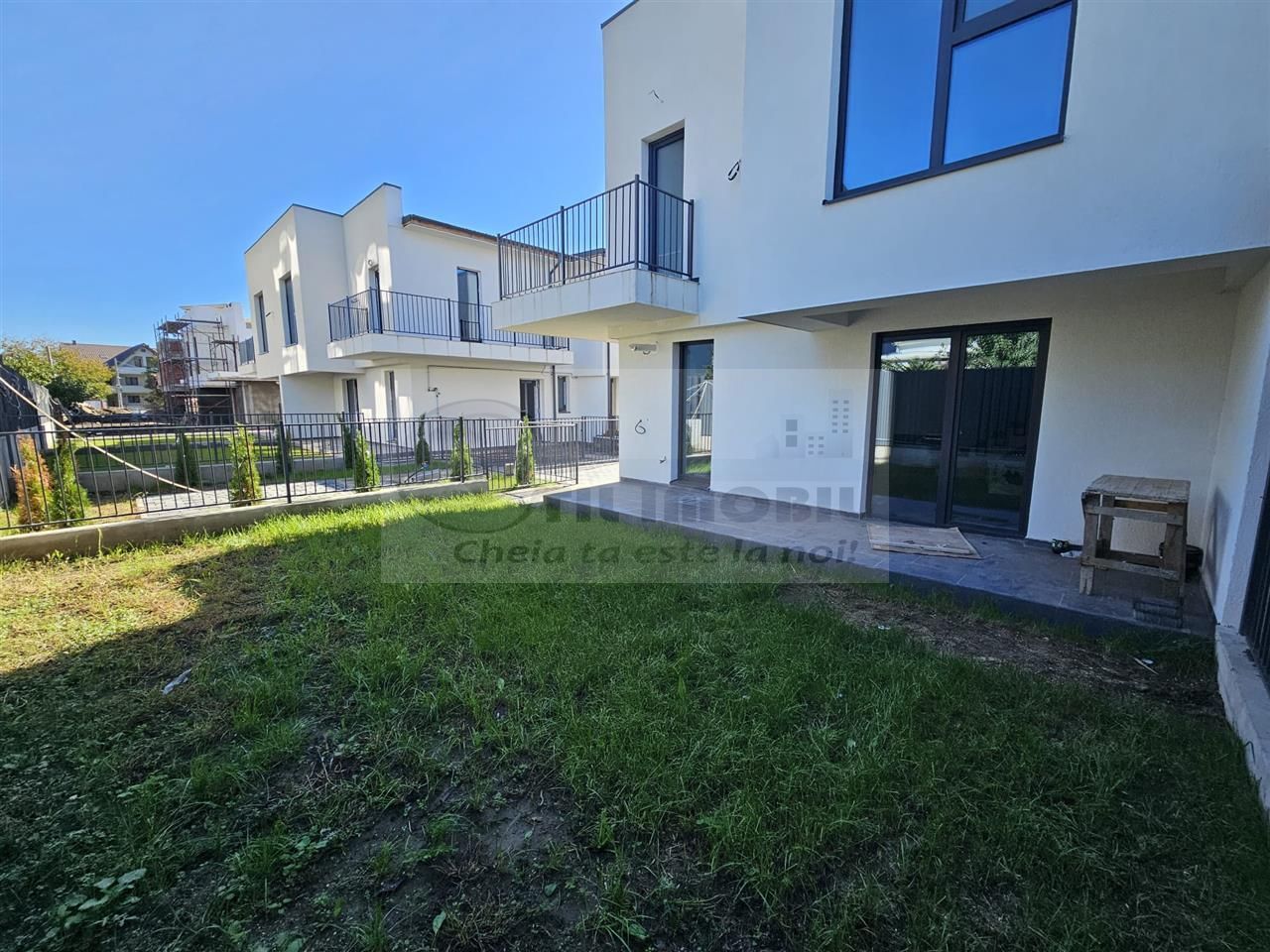 Apartament exclusivist dispus P+1E + curte 70mp - Poză 2