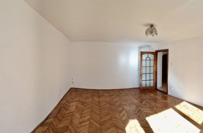 Apartament cu 4 camere, 95 mp utili, pretabil birou, cu garaj, in zona Girocului - Poză 1