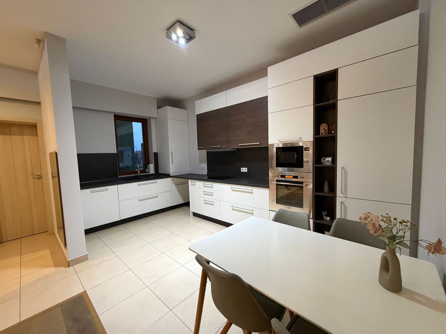 Cel mai frumos apartament, disponibil din August - Poză 3