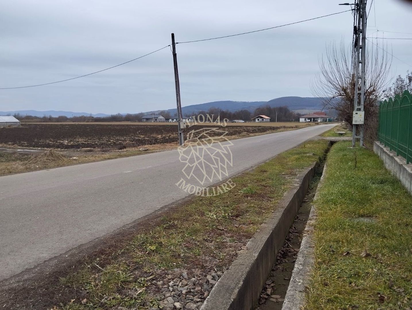 Teren intravilan 2500 mp-pretabil case, pensiune-Zona Crama Jelna - Poză 3